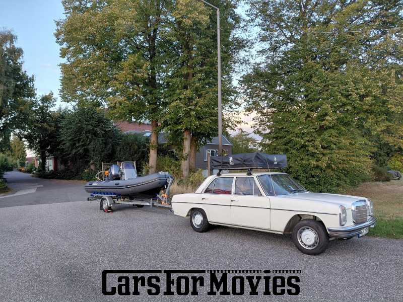 CarsForMovies | Mercedes Benz W114 1971 Deutschland Weiß Braun Zivilfahrzeug Limousine Hamburg 7556 Schiebedach Dachgepäckträger ahk Anhängerkupplung strichacht /8 schlauchboot
